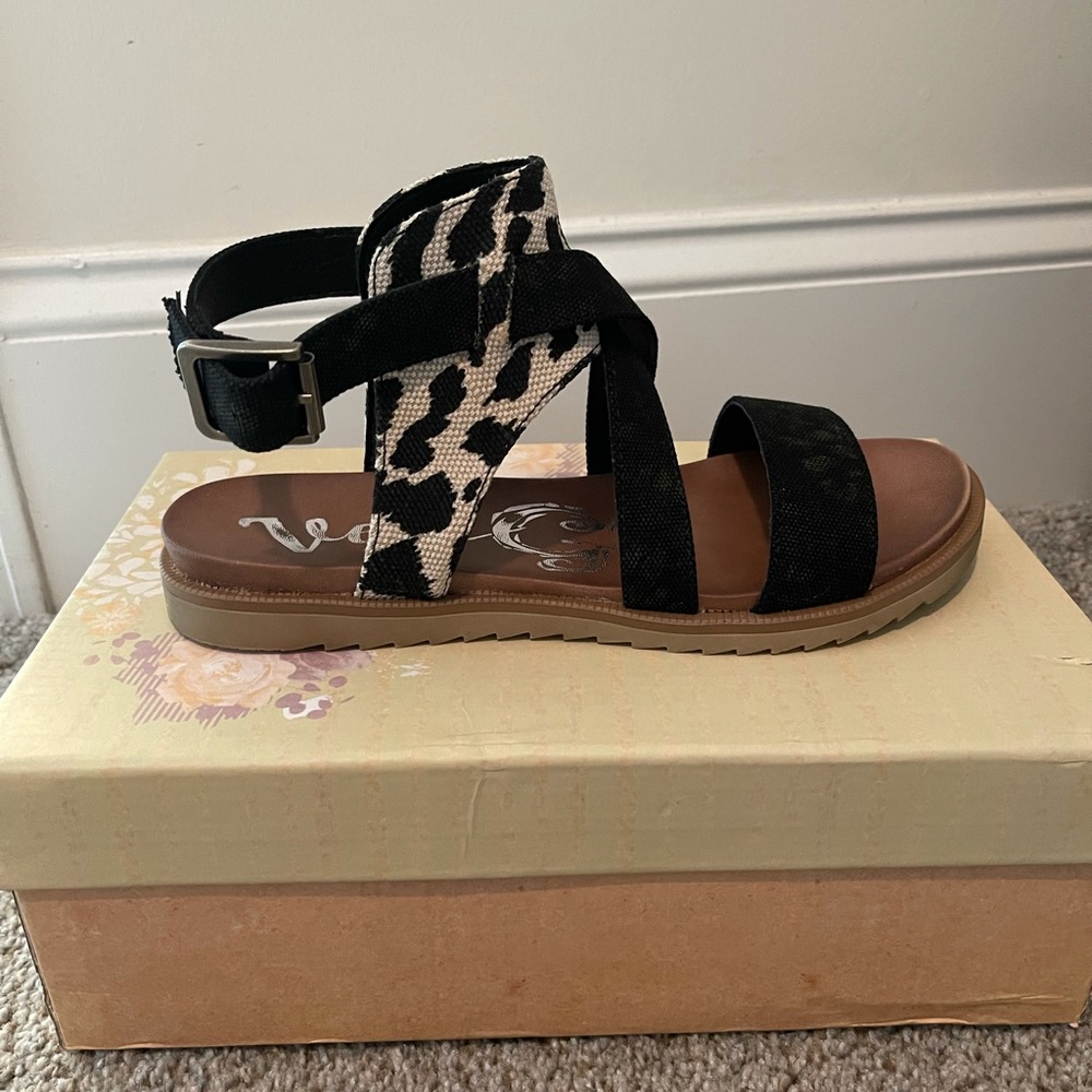 Brand New Very G Sandals Size 8